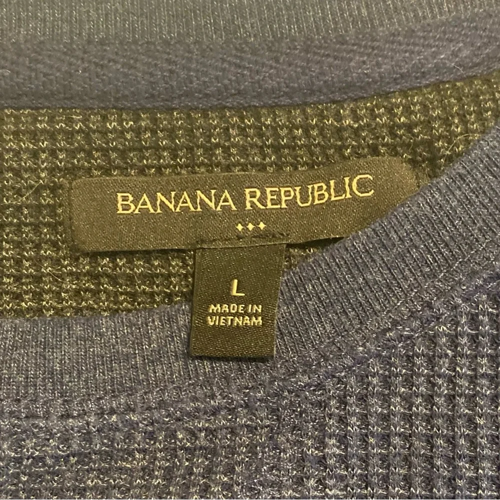 Banana Republic long sleeve soft waffle knit henley navy blue; large